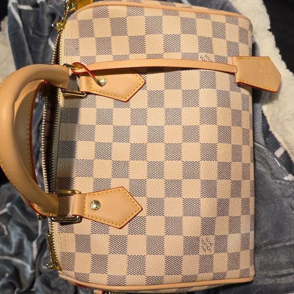 USED***Checkered Tan and Cream Handbag LV With Long Strap And Dust Bag - Picture 7 of 7